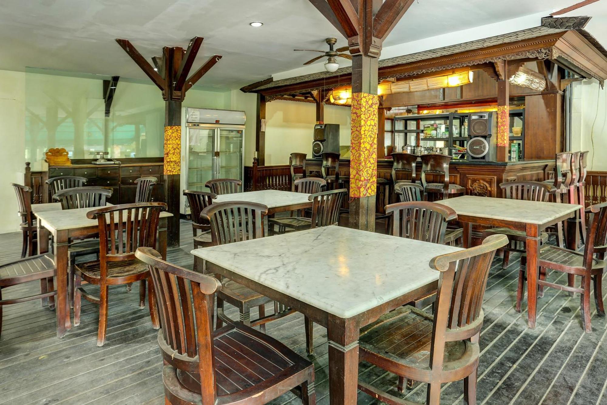 Collection O 91081 New Arena Hotel Kuta  Exterior photo