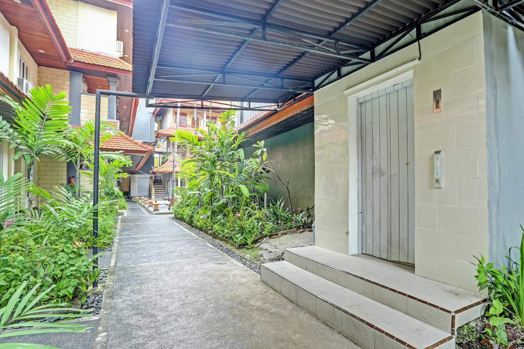 Collection O 91081 New Arena Hotel Kuta  Exterior photo