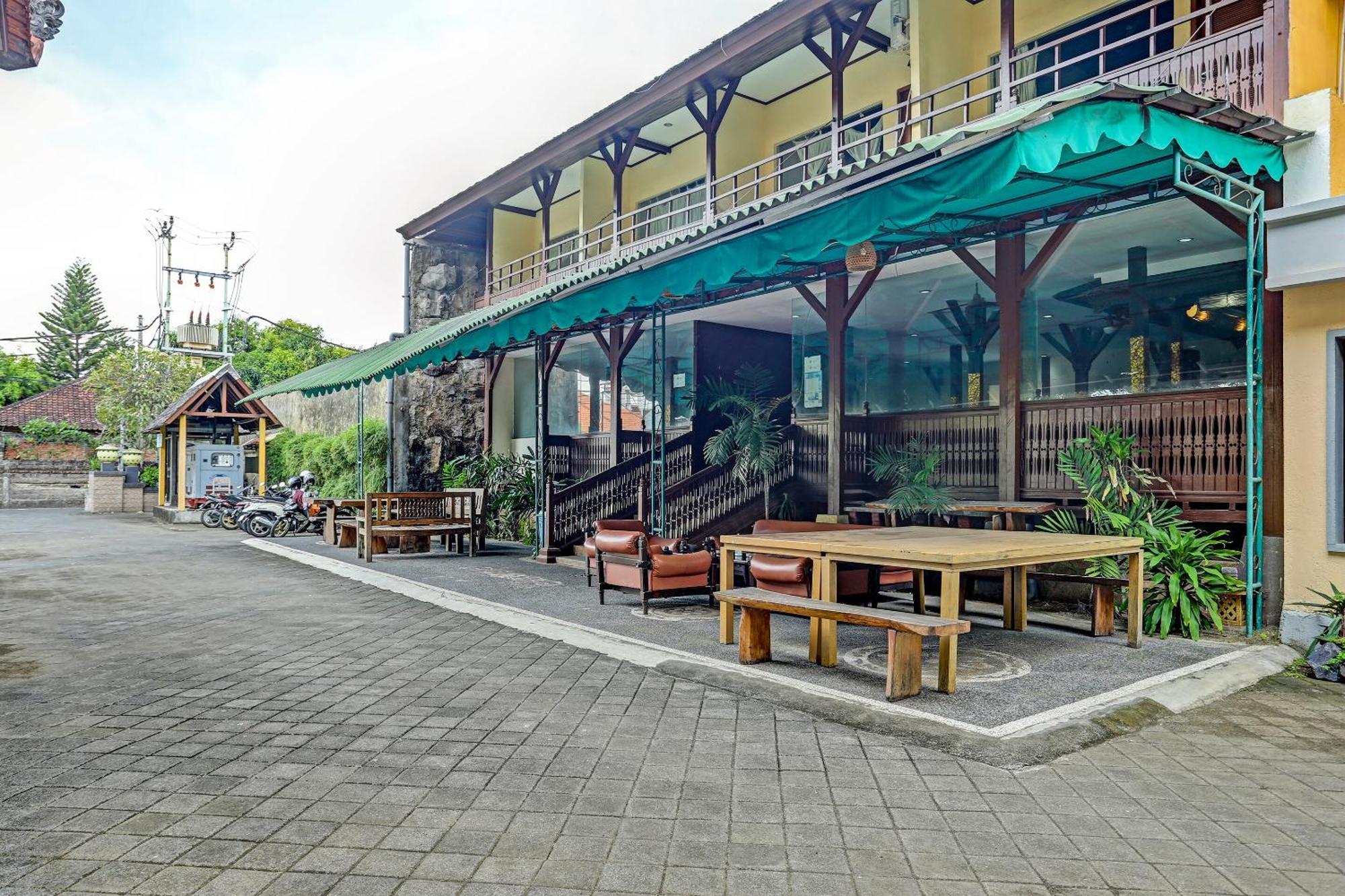 Collection O 91081 New Arena Hotel Kuta  Exterior photo