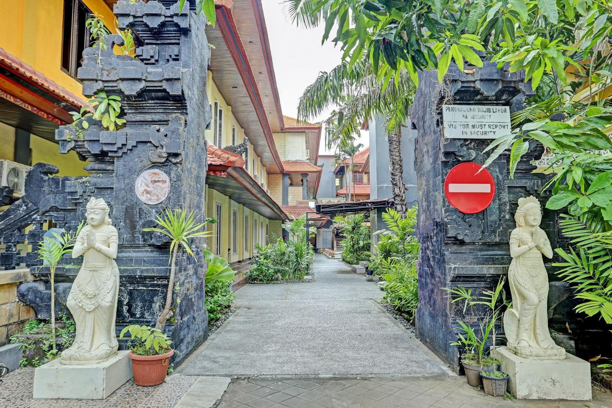 Collection O 91081 New Arena Hotel Kuta  Exterior photo
